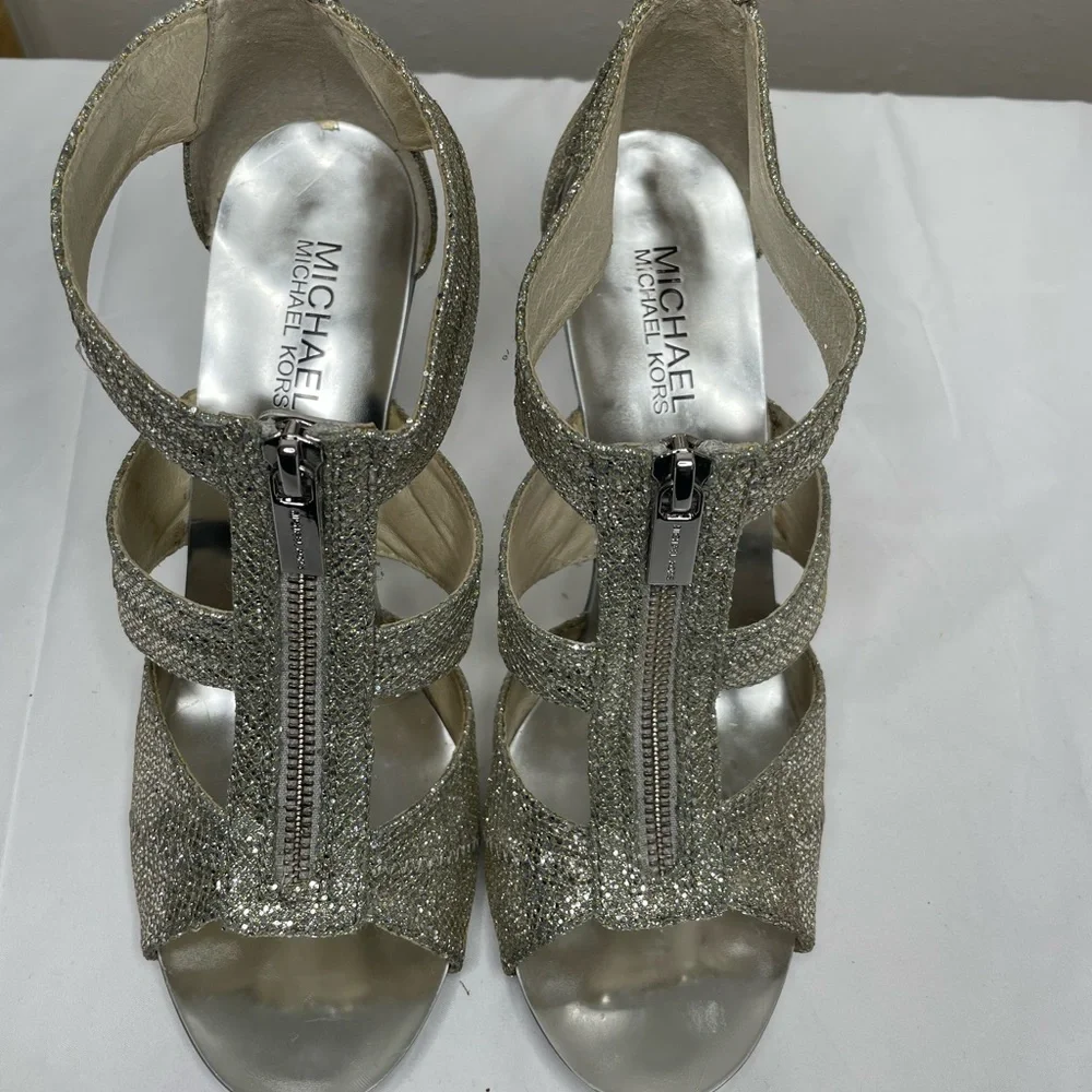 HEELS - Picture 2 of 2